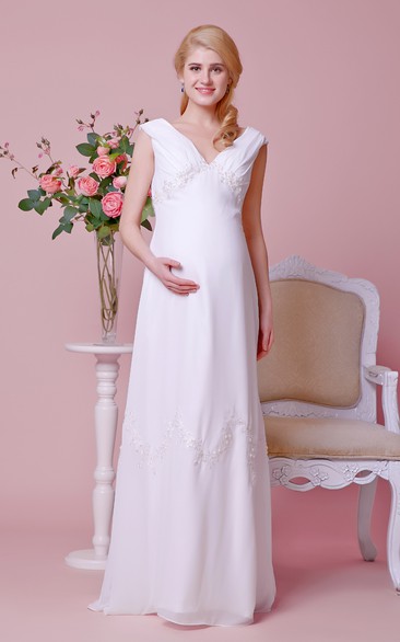 Sexy Cap-sleeved Low-v Neck A-line Chiffon Maternity Wedding Dress With Empire Waist