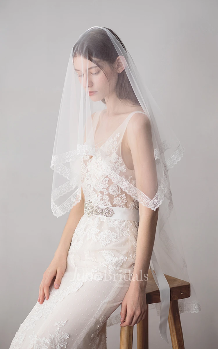 Simple Style Tulle Fingertip Veil with Lace Edge