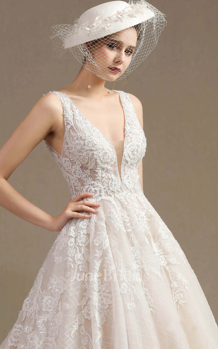 Vintage V-neck Plunging Keyhole Sleeveless Lace Appliqued Ballgown Wedding Dress With Ruching