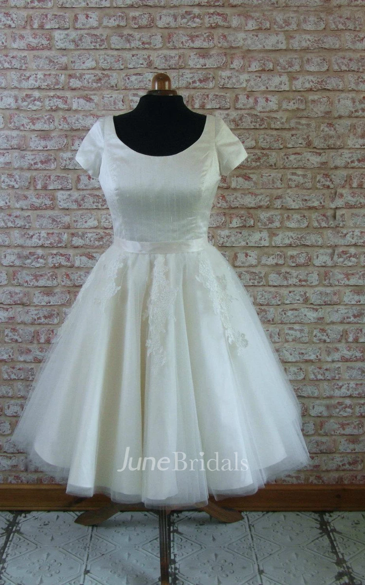 Scoop Neck Short Sleeve A-Line Tulle Wedding Dress With Appliques