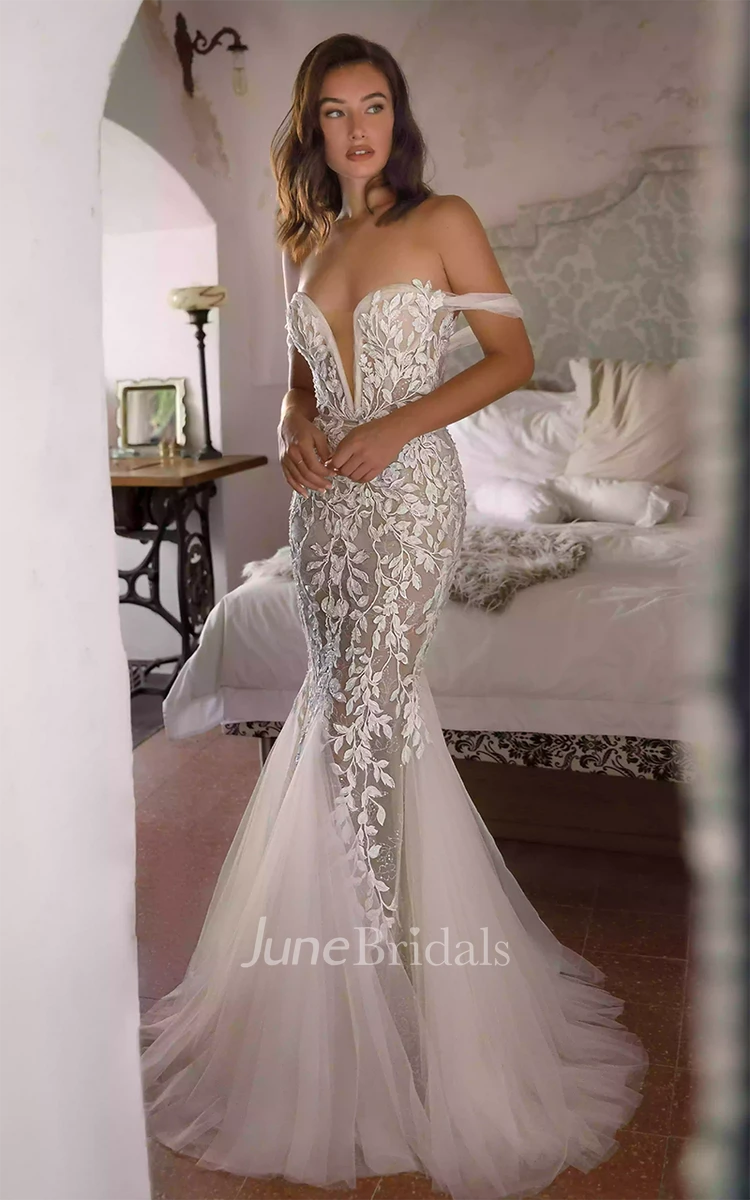 Sexy Mermaid Plunging Neckline Lace Beach Wedding Dress With Zipper Back And Appliques