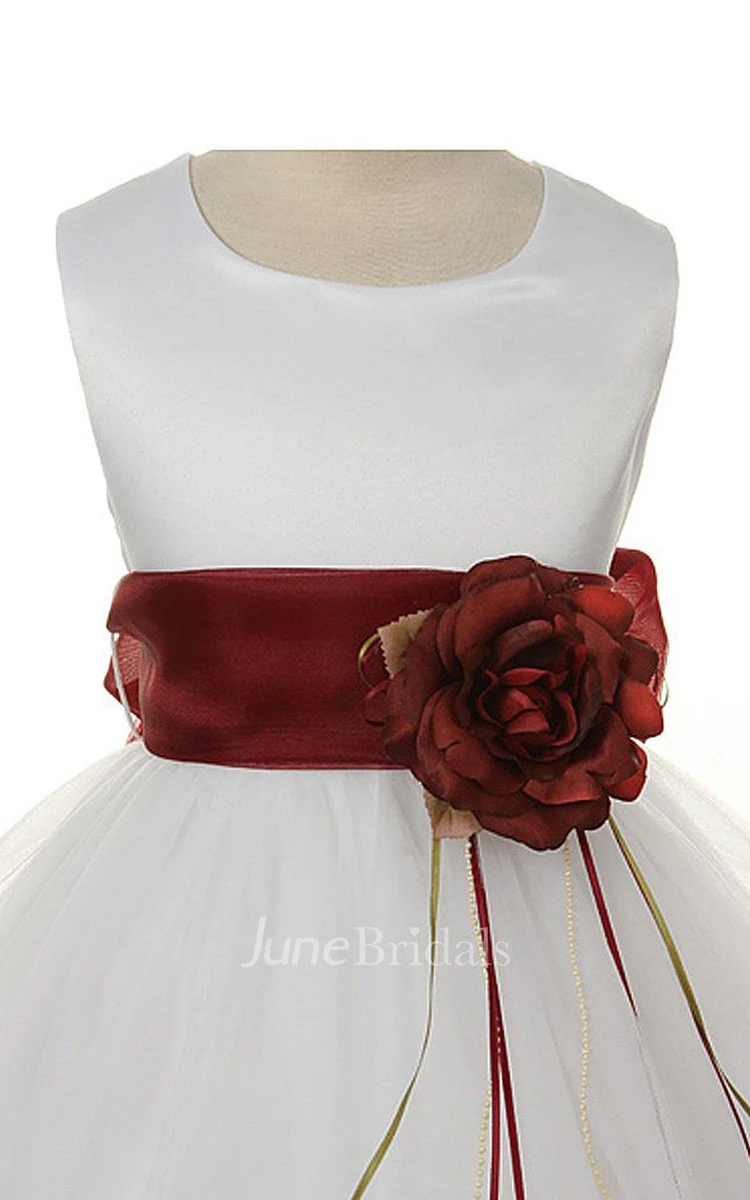 Sleeveless A-line Dress With Pleats and Flower