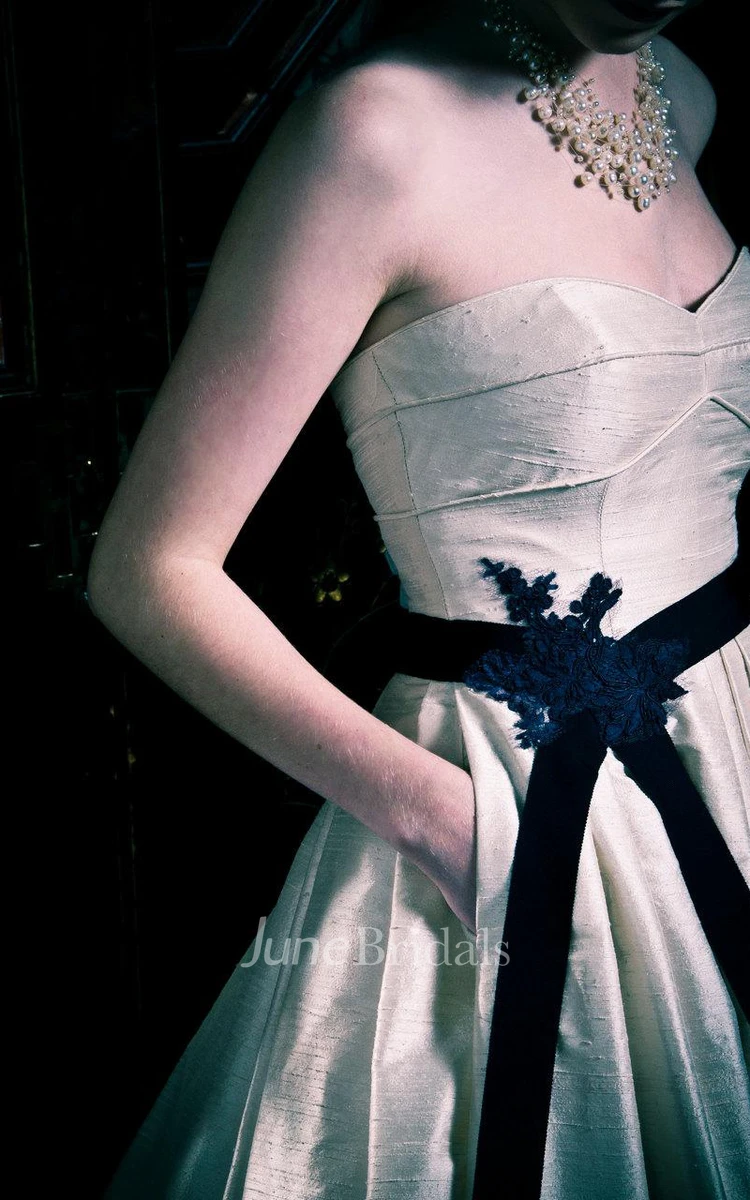 Sweetheart Empire Knee-Length Taffeta Wedding Dress With Sash And Pockets