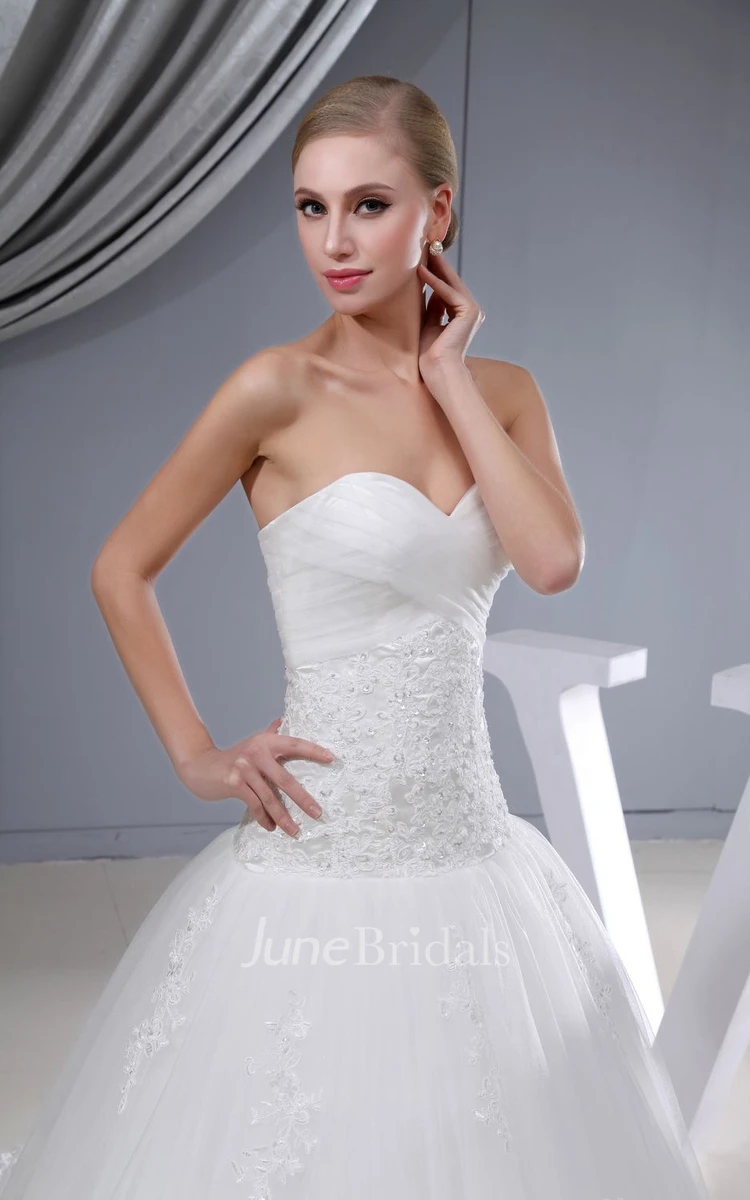 Sweetheart Criss-Cross-Ruched A-Line Dress With Lace Appliques and Tulle Overlay