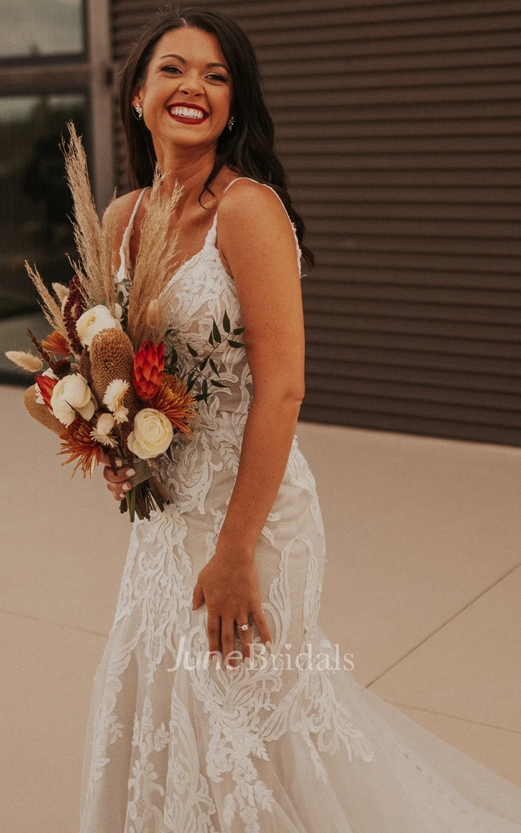 Ethereal Mermaid V-neck Tulle Sleeveless Wedding Dress with Train Elegant Romantic Modern Country Garden