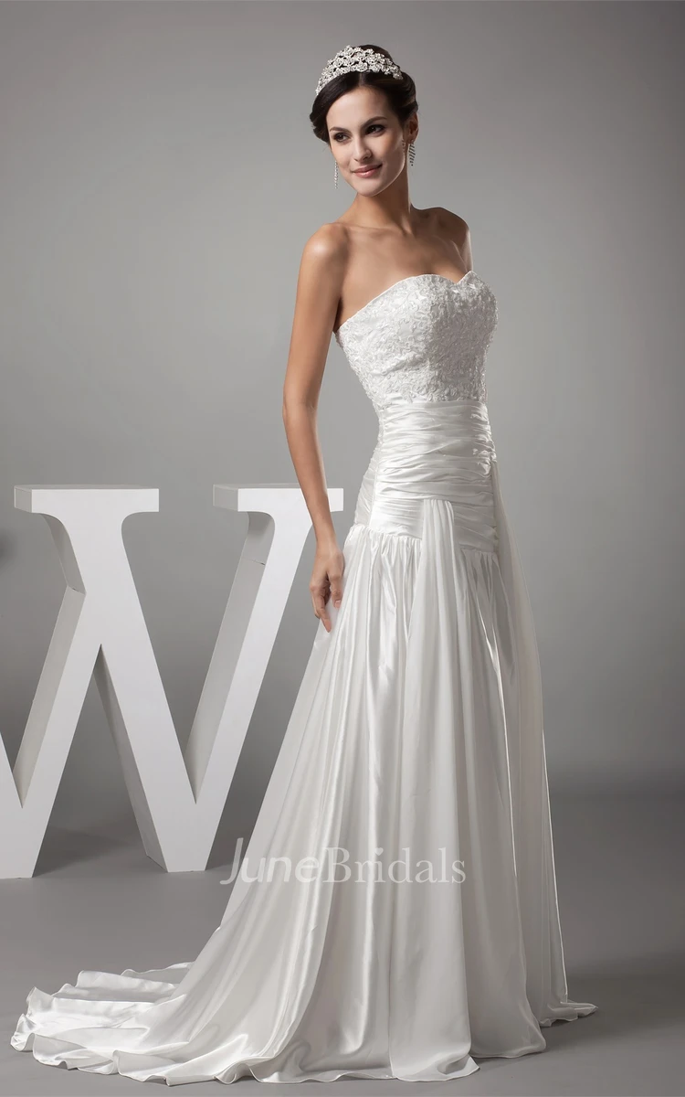 Sweetheart Ruched Sheath Dress with Pleats and Appliques