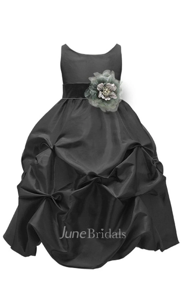 Sleeveless A-line Dress With Flower and Ruffles