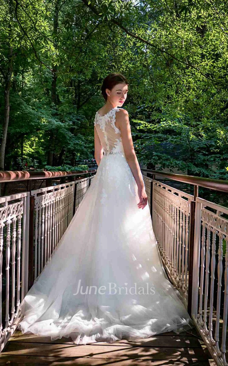 A-Line Sweetheart Chapel Train Tulle Lace Dress With Appliques Button