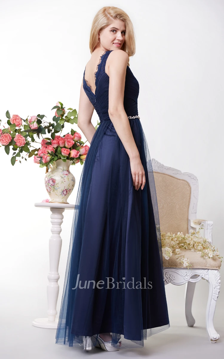 Scallop-edged Neck Pleated Tulle Gown With Lace
