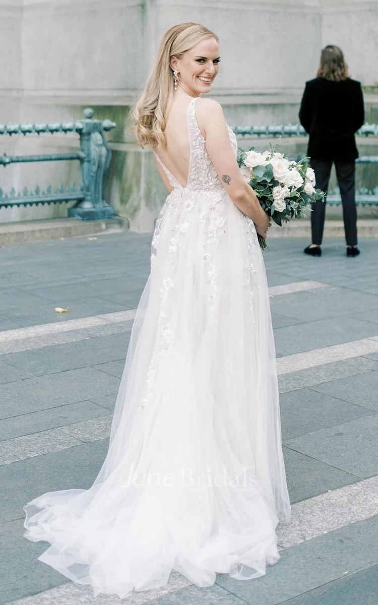 Bohemia Adorable Tulle V-Neck Illusion Strap Open Back Lace Applique Wedding Gown