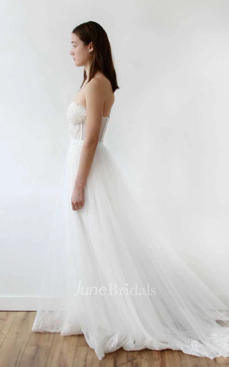 Sweetheart A-Line Tulle Appliqued Wedding Dress With Sweep Train
