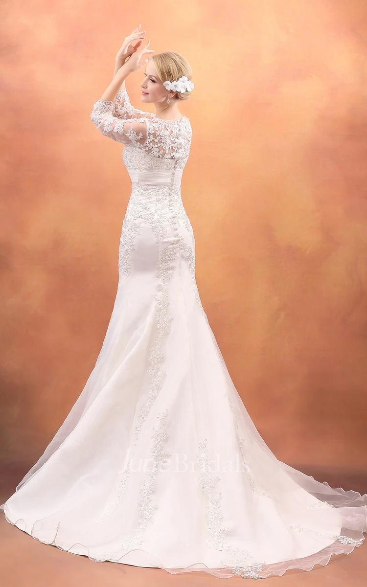 Impressive Siren Laced Half-Sleeve Gown With Brush Train