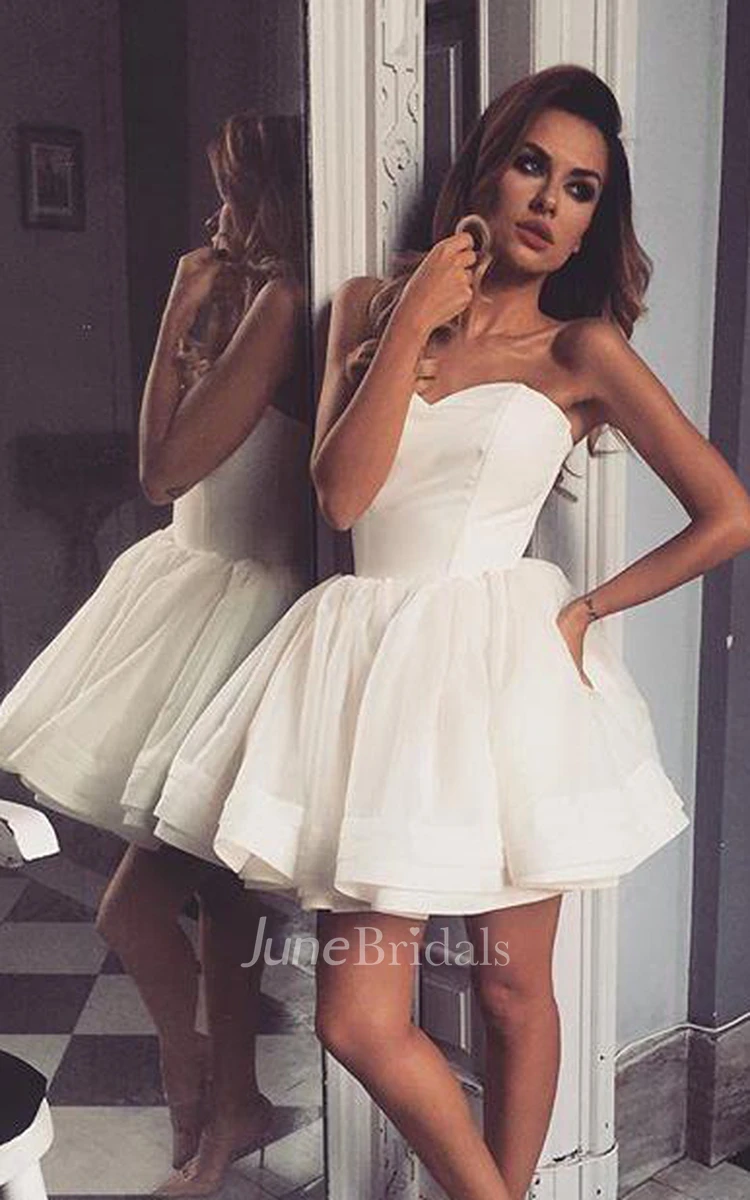 Sexy Ball Gown Satin Tulle Strapless Sleeveless Homecoming Dress with Tiers
