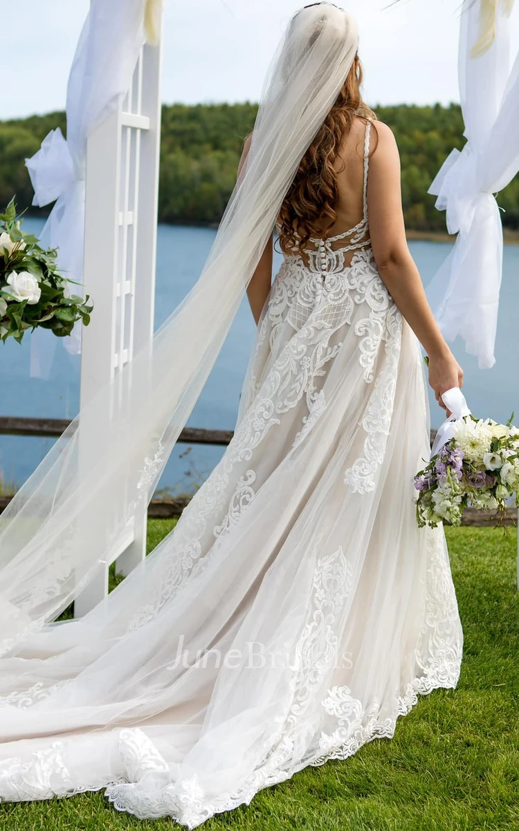 Elegant Country A-Line V-neck Tulle Wedding Dress With Spaghetti Straps And Open Back