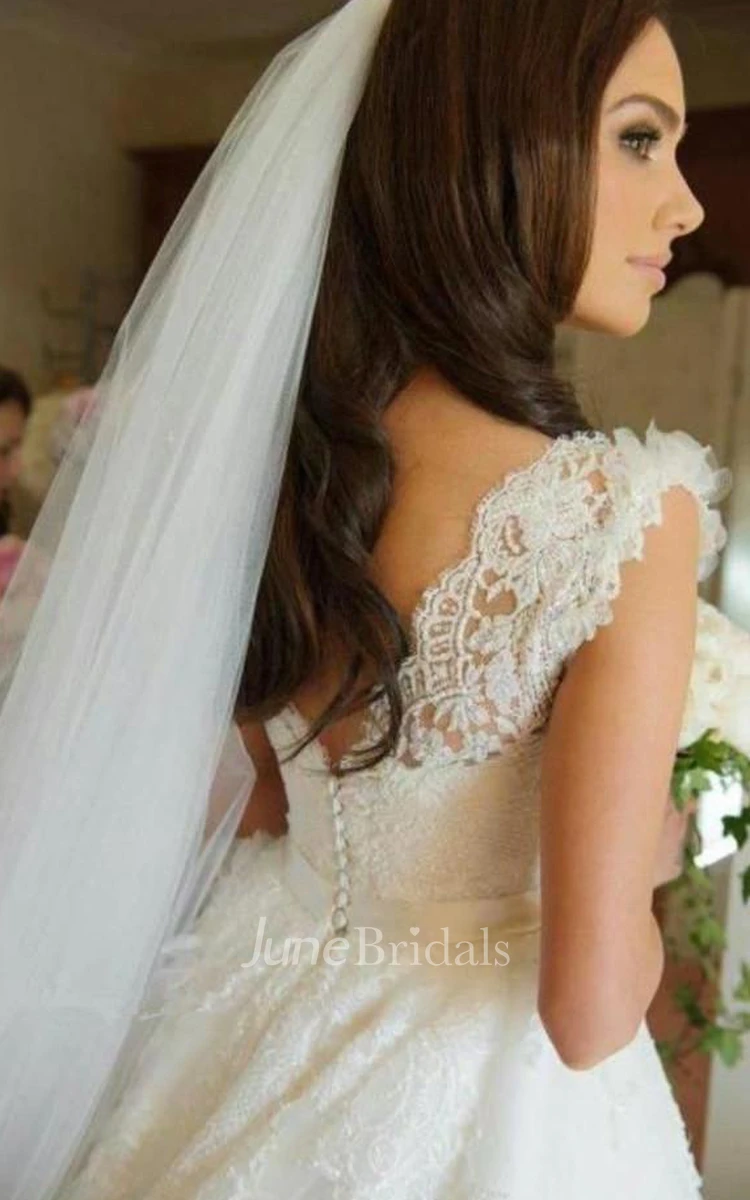 Delicate Lace Appliques Tulle Wedding Dress Button Zipper Back Straps Sleeveless