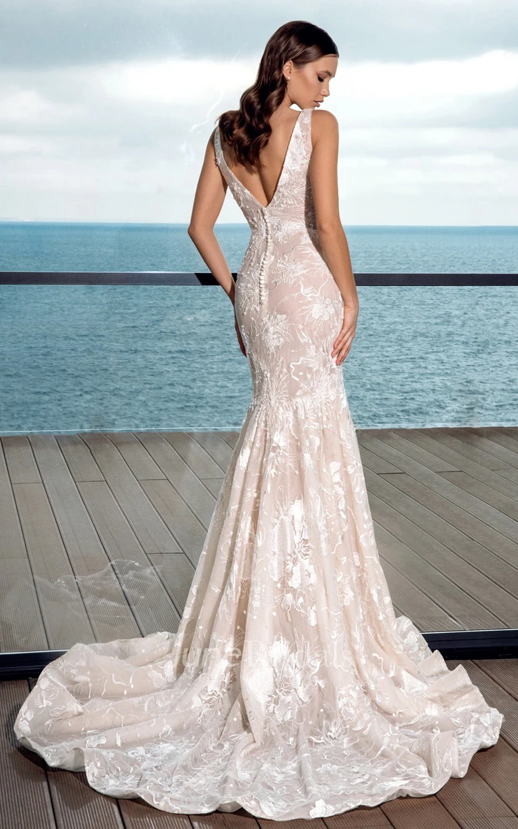 Exquisite Mermaid Lace Plunging Neckline Wedding Dress with Appliques
