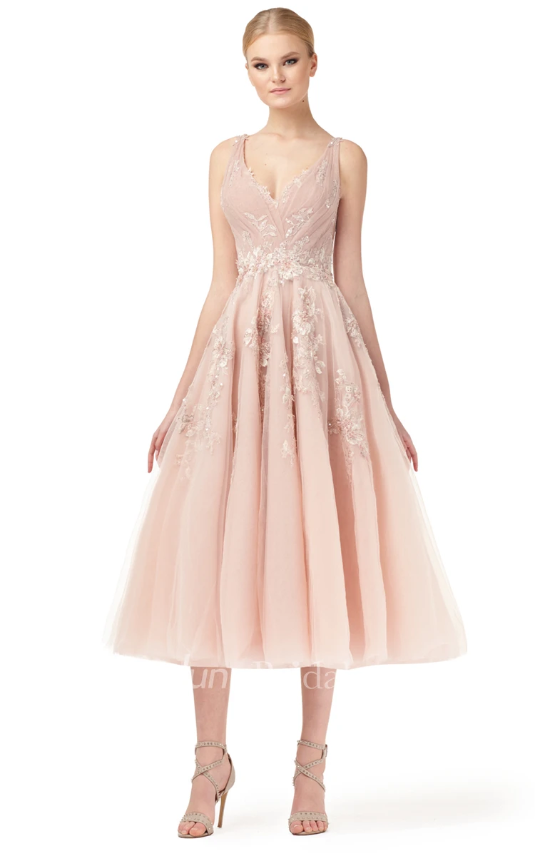 Glamorous Tulle A Line V-neck Cocktail Dress with Appliques