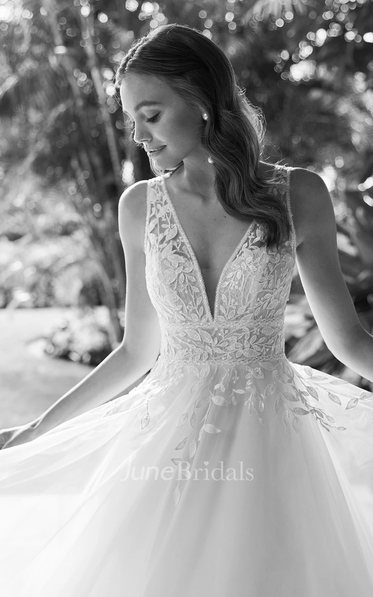 Modest Floral Beach Country A-Line Boho Lace Wedding Dress Illusion Princess V-Neck Deep-V Back Tulle Bridal Gown with Court Train and Appliques
